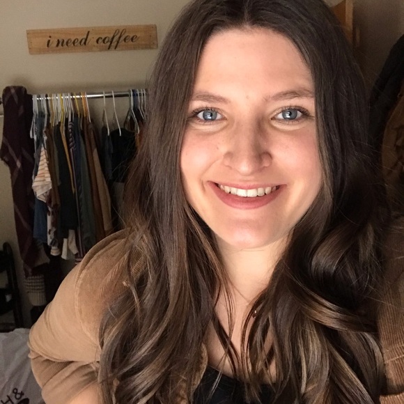Meet your Posher, Hannah - Picture 1 of 1